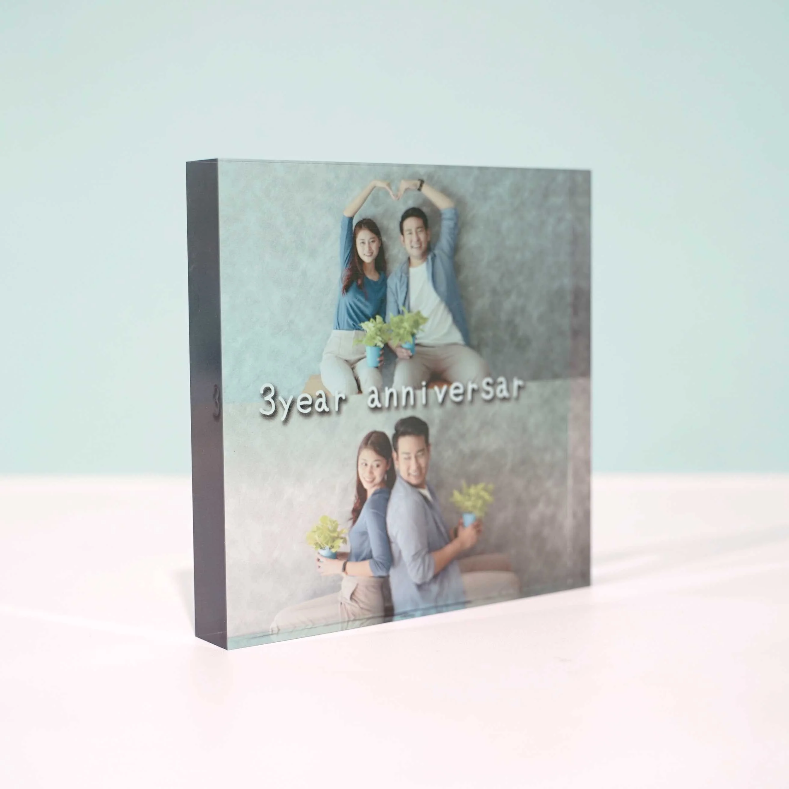 写真2枚を重厚感ある立体で残す記念日ギフト アクリルブロック D02｜GiFTY